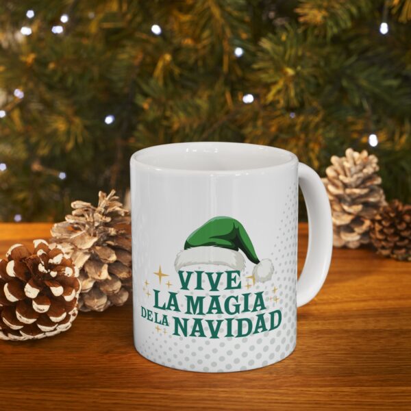 Taza de Navidad personalizada con nombre y diseño festivo, perfecta como regalo o decoración navideña
