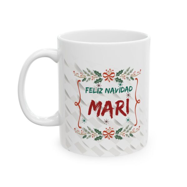 Taza personalizada de Navidad con nombre incluido y diseño exclusivo navideño, ideal para regalar.