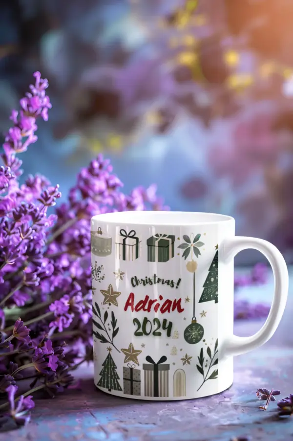 Taza Personalizable de Navidad "Christmas 2024" - Diseño Navideño con Árboles y Regalos - Imagen 6
