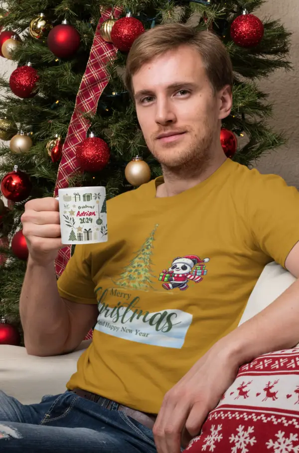 Taza Personalizable de Navidad "Christmas 2024" - Diseño Navideño con Árboles y Regalos - Imagen 5