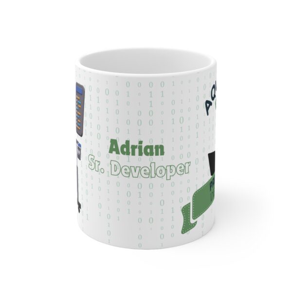 Vista frontal de la taza personalizada con temática de desarrollo web.